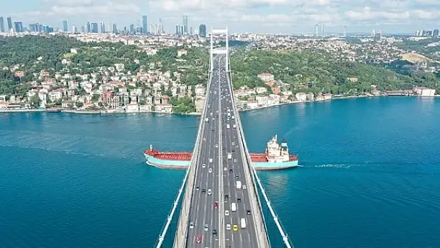 Türk boğazlarından 3 ayda 19 bin 673 gemi geçti