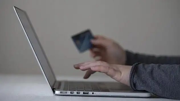 Küresel e-ticaretin toplam perakende satışları içerisindeki payı arttı