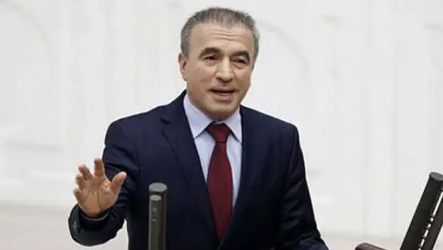 AK Parti'den yeni anayasa açıklaması! Tüm partilere çağrı