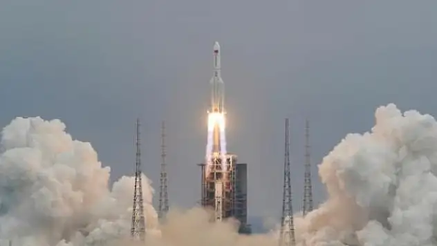 21 tonluk Çin roketi robotik teleskopla görüntülendi