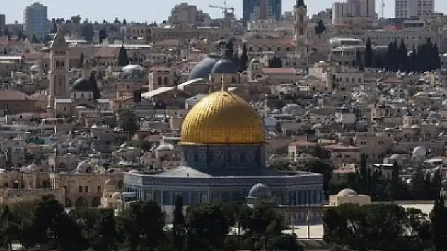 İsrail, Kadir Gecesi öncesi Filistinlilerin Kudüs'e ulaşmasını engelledi