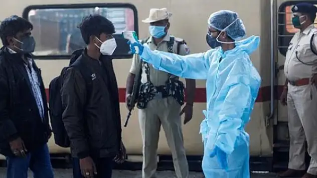 Hindistan'da günlük vaka sayısı 400 binin üzerinde