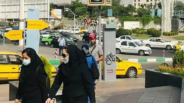 İran'da son 24 saatte 386 kişi Kovid-19'dan hayatını kaybetti