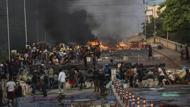 Myanmar'daki darbe karşı gösterilerde can kaybı 780 oldu