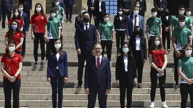 Bakan Kasapoğlu: 19 Mayıs'ta İstiklal Marşı'mızı evlerimizden okuyacağız