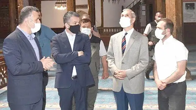 Bakan Pakdemirli Eşrefoğlu Camii'ni ziyaret etti