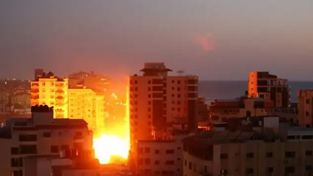 İsrail hava saldırısıyla masumları hedef alıyor