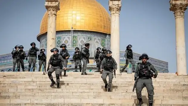 İsrail polisi 374 Filistinliyi gözaltına aldı