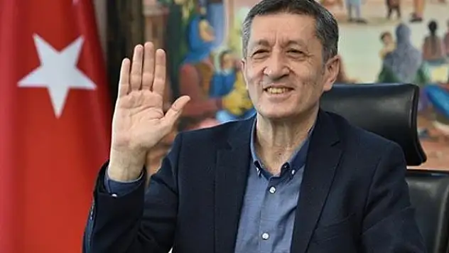 Bakan Selçuk, emekli öğretmenlerle bayramlaştı