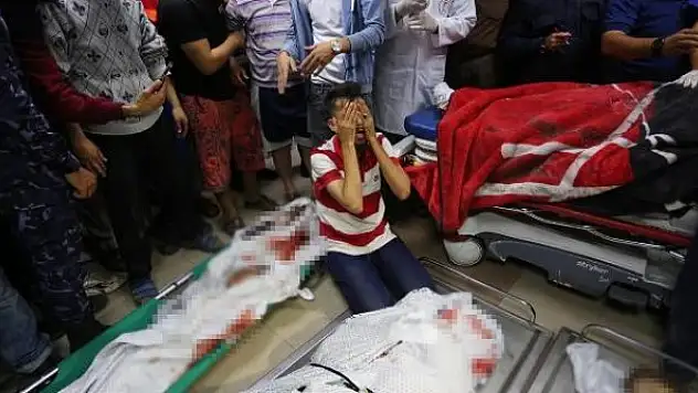 Gazze'de şehitlerin fotoğrafını çekerken iki kardeşini de aralarında gördü