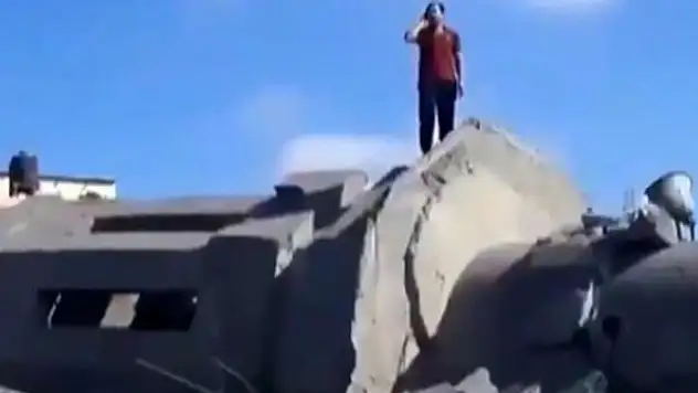 İsrail'in saldırıları ezanı dindiremedi