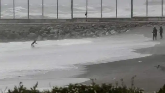 24 saatte, 700'ü çocuk 5 bin göçmen İspanya'ya geçti!