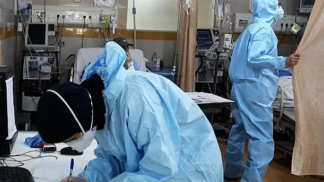 İran'da son 24 saatte 310 kişi Kovid-19'dan hayatını kaybetti