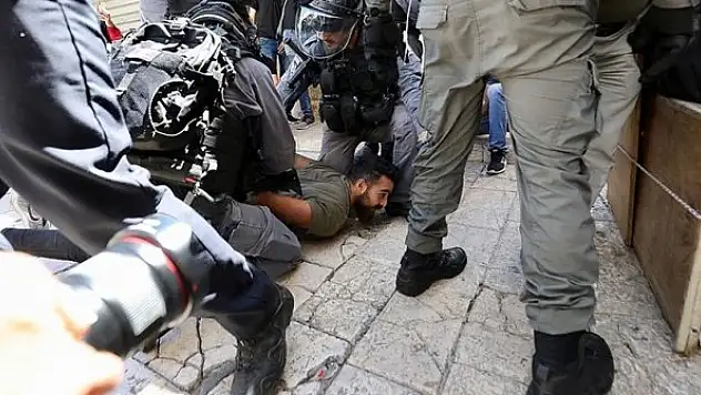 İsrail polislerinden Şam Kapısı'nda Filistinlilere müdahale