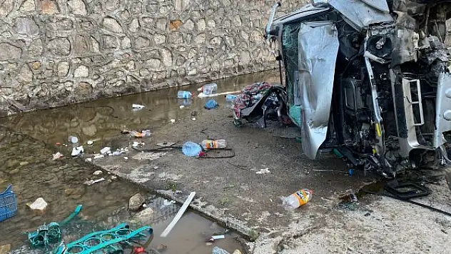 Konya'da kanala düşen kamyonetteki 4 kişi yaralandı
