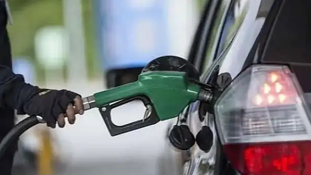 Benzin ve motorine 10 kuruş zam