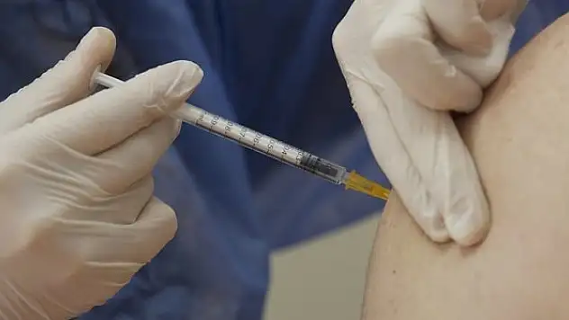 AB ülkelerinde 200 milyon dozun üzerinde Kovid-19 aşısı uygulandı