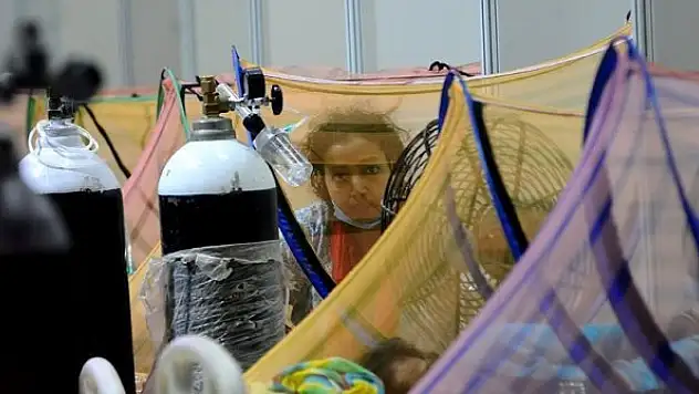 Hindistan'da Kovid-19'a bağlı günlük can kaybı yeniden 4 bini aştı