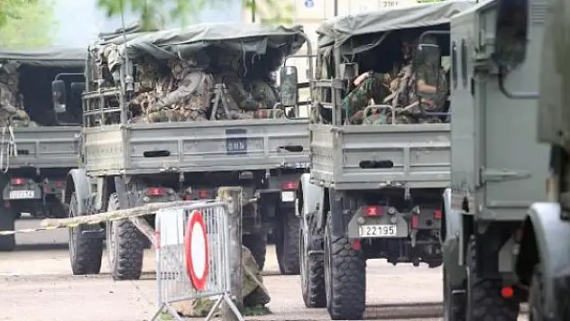 Belçika'da terör tehdidi oluşturan firari askeri ordu da arıyor