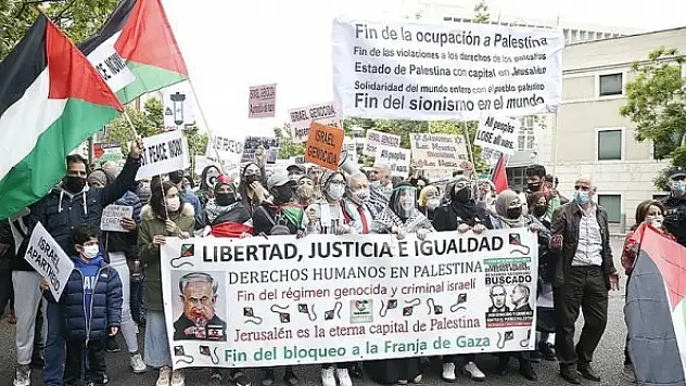 Madrid'de 'Filistin'e destek, ateşkese saygı' yürüyüşü
