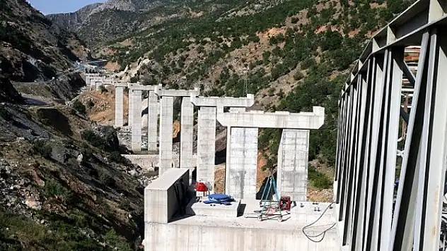 Doğu Anadolu Bölgesi'nin en uzun viyadüğünde çalışmalar sürüyor