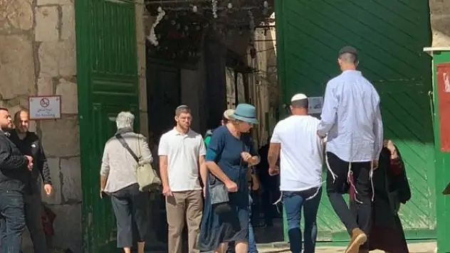 Fanatik Yahudiler Mescid-i Aksa'ya baskın düzenledi