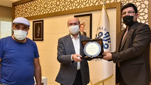 Pekyatırmacı'ya 'Engelli Dostu Başkan' plaketi