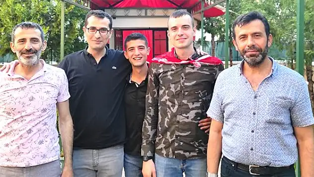 Ayvaz kuzenler askere uğurlandı