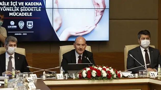 Bakan Soylu aile içi ve kadına yönelik şiddetle mücadeleyi anlattı