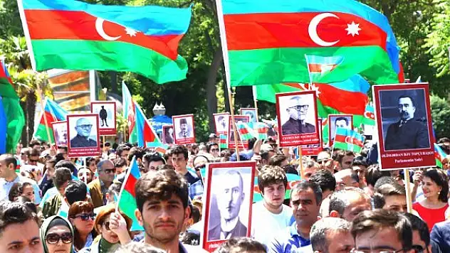 Azerbaycan cumhuriyeti  103. Yılını kutluyor