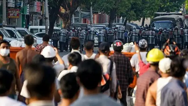 Myanmar'da askeri darbe 120 bin kişiyi yerinden etti