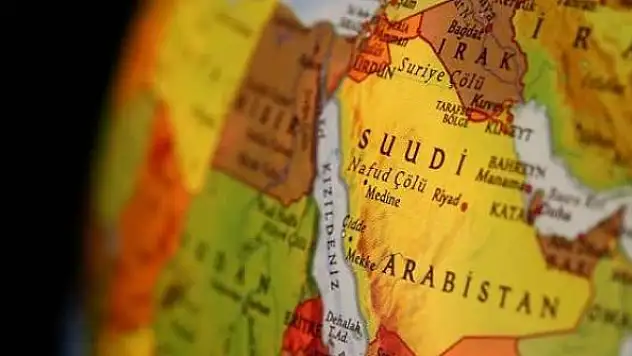 Suudi Arabistan 11 ülke için seyahat yasağını kaldırdı