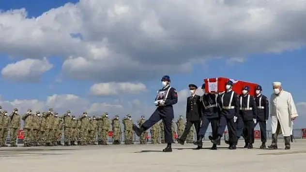 Eren-15 Operasyonu'nda şehit olan askerin naaşı Ankara'ya uğurlandı