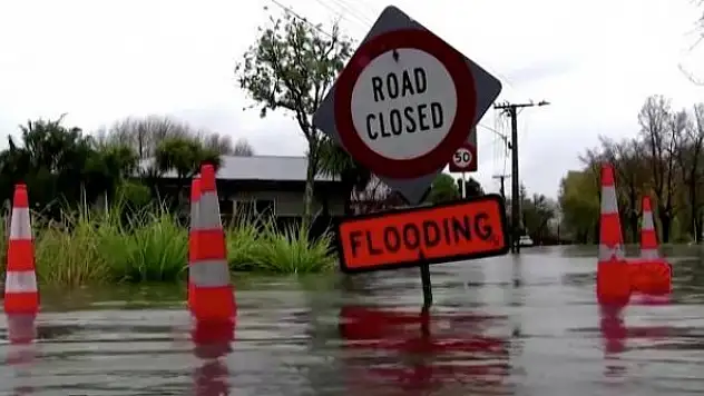 Yüzlerce kişi bölgeden tahliye edildi
