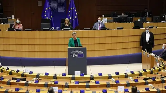 AB'den aşı olanlara seyahat kısıtlamalarını yumuşatma teklifi