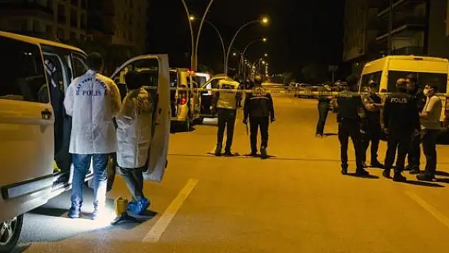 Ankara'da polise bıçaklı saldırı