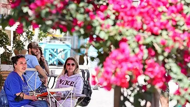 Restoran ve kafeler normalleşme kapsamında müşteri kabul ediyor