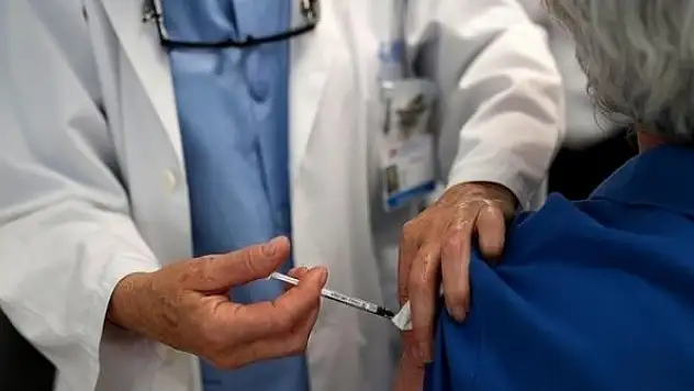 Dünya genelinde 2 milyar dozdan fazla Kovid-19 aşısı yapıldı