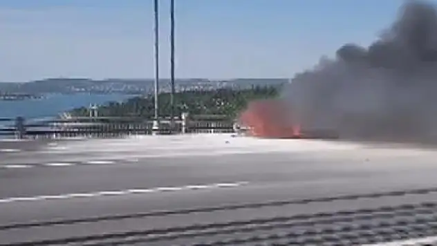 Fatih Sultan Mehmet Köprüsü'nde araç yangını