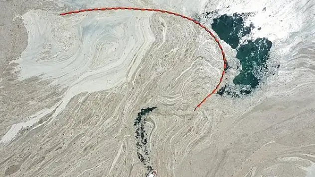 Caddebostan Sahili'nde müsilaj temizliğine başlandı