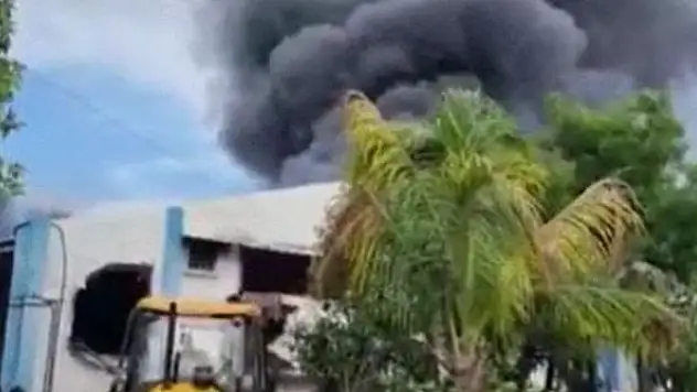 Hindistan'da fabrika yangını: En az 15 ölü