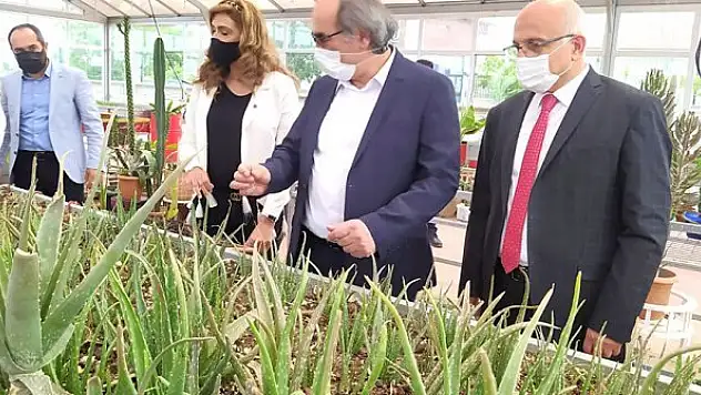 Gül, Konya'daki okullarda  incelemelerde bulundu