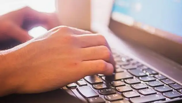 Dünya genelinde pek çok internet sitesi çöktü