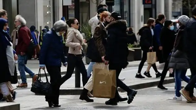 İngiltere'de vakalar bir haftada yüzde 74 arttı