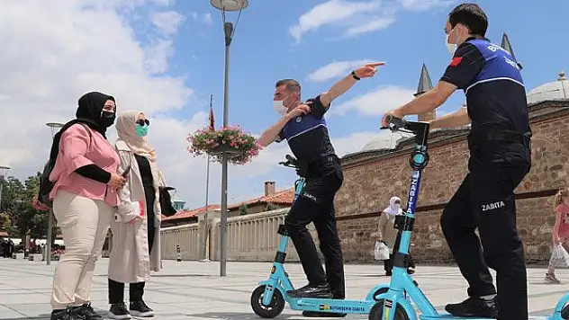 Büyükşehir zabıtalarından elektrikli scooter ile hizmet