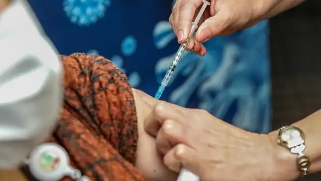 DSÖ: Aşı olduktan sonra da maske takmaya devam edin