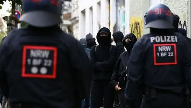 Almanya, PKK'yı destekleyen grubun ülkeden çıkışına izin vermedi