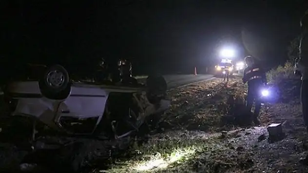 Otomobil devrildi: 3 ölü, 2 yaralı