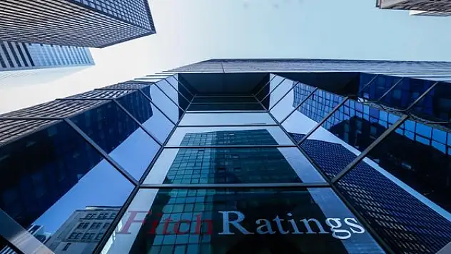 Fitch petrol fiyatları öngörüsünü yükseltti