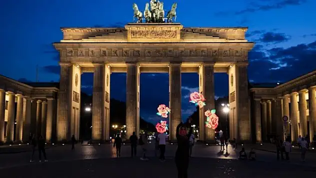 Almanya üçüncü ülkelerden turistik seyahat kısıtlamasını şartlı kaldırdı